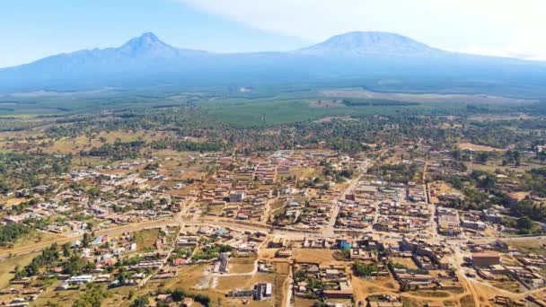 Kilimanjaro Dağı Manzarası Kilimanjaro Geçmişi Olan Küçük Evler Kilimanjaro Afrika — Stok video