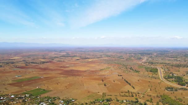 Vista Del Monte Kilimanjaro Pequeño Asentamiento Casas Con Fondo Kilimanjaro — Vídeos de Stock