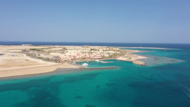 Aerial Reveal Drone Shot Marina Barcos Mar Rojo — Vídeos de Stock