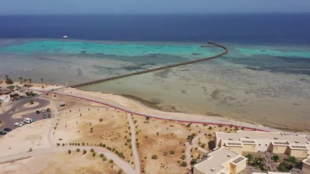 Aerial Panning Drone Shot Beautiful Red Sea Pier Somabay Red — Αρχείο Βίντεο