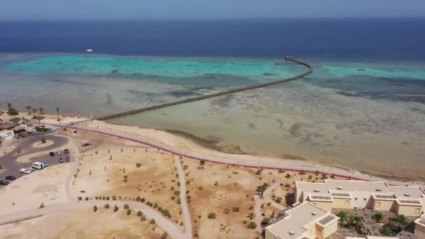 Drone Panning Aérea Tiro Belo Mar Vermelho Cais Somabay Mar — Vídeo de Stock