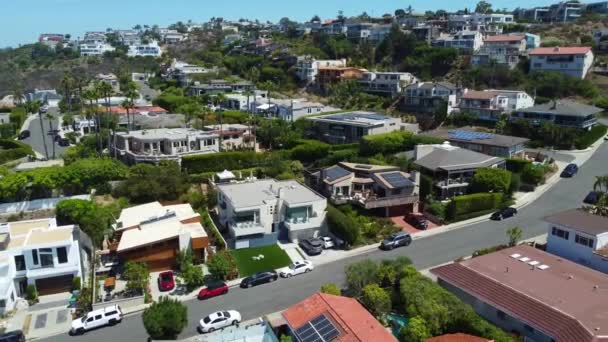 Aerial View Street Homes Hillside Residential Community Laguna Beach California — Stockvideo