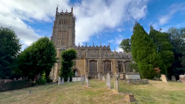 Amplia Vista Angular Iglesia Cementerio James Antigua Ciudad Chipping Campden — Vídeos de Stock