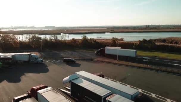 Camiones Que Llegan Parada Camiones Plaza Servicio Entre Nueva York — Vídeo de stock