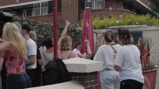 Pub Final Euro Femenino Inglaterra Gente Aire Libre Celebrando Gol — Vídeos de Stock