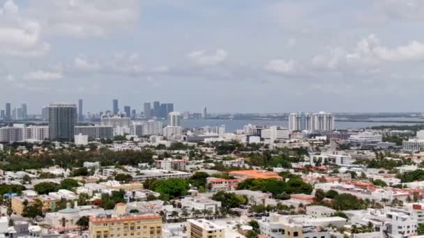 Detaillierte Luftaufnahme Des Gebäudes Und Der Skyline Von Miami Sonnigen — Stockvideo