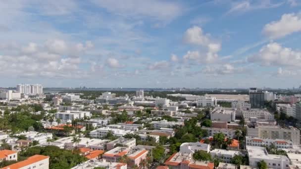 Coloridos Suburbios Miami Día Soleado Caliente Vista Aérea Descendente — Vídeos de Stock