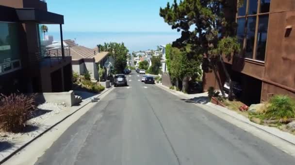 Widok Lotu Ptaka Plażę Laguna Kalifornia Usa Hillside Street Domów — Wideo stockowe