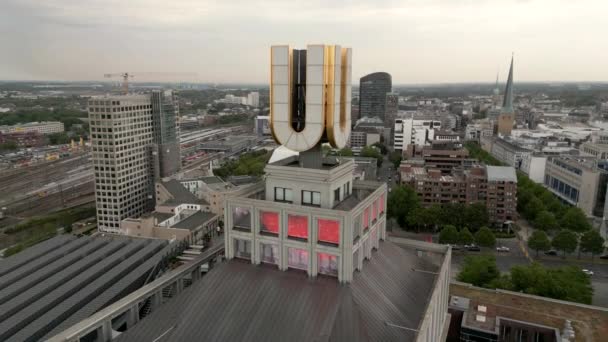 Närbild Drönare Skott Dortmund Tower Tyskland Konst Och Kulturbyggnad — Stockvideo