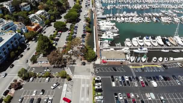 Yazın Sausalito San Francisco Daki Sahil Yolunun Yanında Yatlı Yelkenli — Stok video