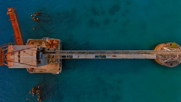 Vista Superior Completa Deslizante Derecha Drone Shot Sugar Cane Pier — Vídeos de Stock