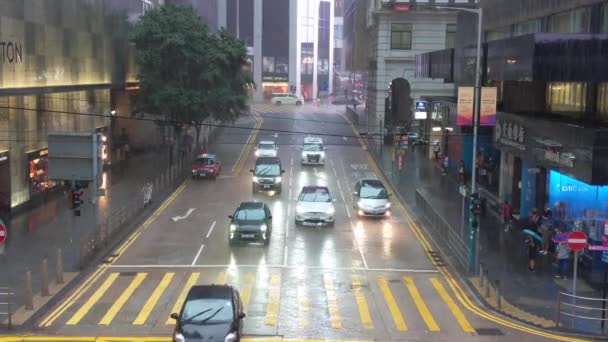 Tráfico Conduciendo Por Central Distrito Financiero Hong Kong Durante Tormenta — Vídeos de Stock