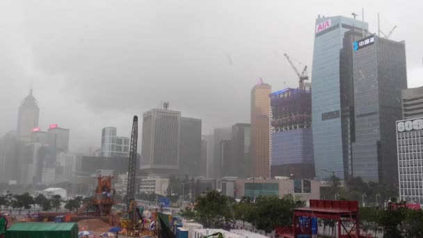 中央金融街の暗い暴風雨の中 香港企業超高層ビル — ストック動画