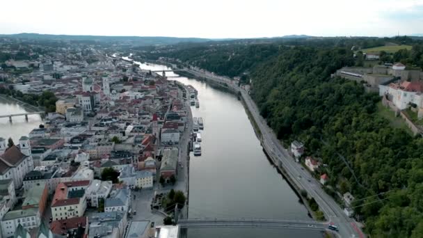 Luftaufnahme Passau Schöne Mittelalterliche Stadt Deutschland Beliebt Bei Touristen Zusammenfluss — Stockvideo