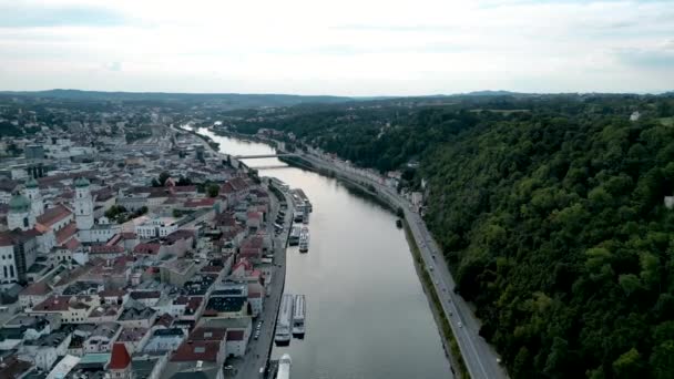 Luftaufnahme Passau Schöne Mittelalterliche Stadt Deutschland Beliebt Bei Touristen Zusammenfluss — Stockvideo