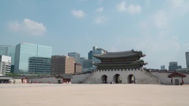 Turisté Gwanghwamun Gate Gyeongbokgung Palace Soulu Jižní Korea Široký Záběr — Stock video