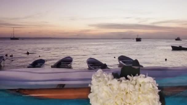 Закат Пляже Свадьба Декорация Front Карибского Моря Остров Наклон Вниз — стоковое видео