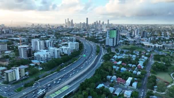 Vliegen Buurt Van Pacific Snelweg Woolloongabba Zoek Naar Brisbane Cbd — Stockvideo