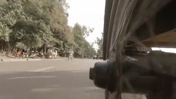 Kamboçya Taksici Arabası Yolda — Stok video