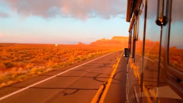 Conduite Sur Autoroute Coucher Soleil Sur Voyage Vacances Ouest — Video