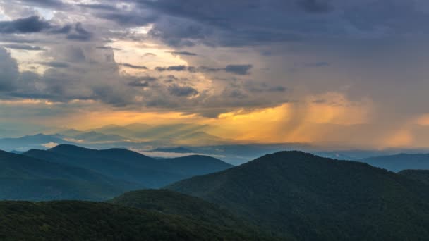 Tijdsverloop Van Wolken Boven Blue Ridge Mountains Bij Zonsondergang Asheville — Stockvideo