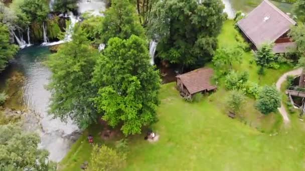 Drone Aeriene Împușcate Natură Cascade Rastoke Apropiere Orașul Slunj Croația — Videoclip de stoc