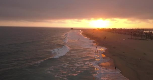 Flygning Över Södra Kalifornien Beach Vid Solnedgången — Stockvideo