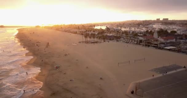 Ein Flug Über Einen Strand Südkalifornien Bei Sonnenuntergang — Stockvideo