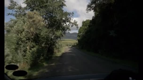 南アフリカの山の中で道路に沿って運転 — ストック動画