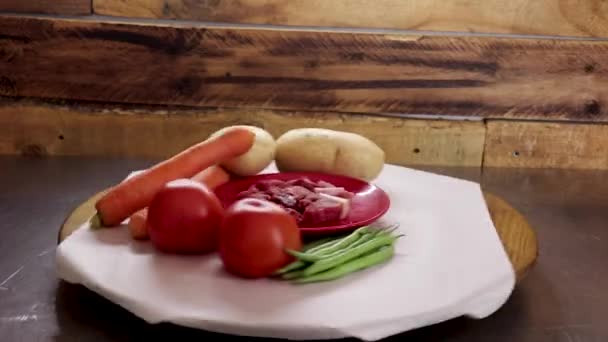 Wide Shot Spinning Lazy Susan Carrots Potatoes Tomatoes Green Beans — Stock Video