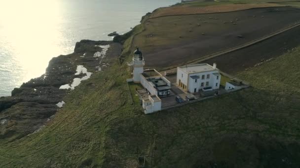 Luchtfoto Van Todd Head Vuurtoren Aberdeenshire Schotland — Stockvideo