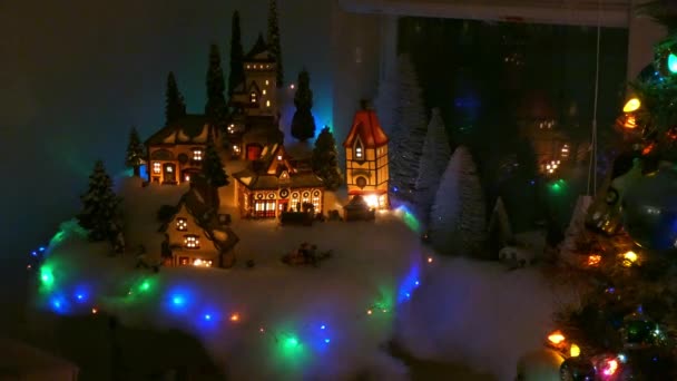 Модель Різдвяного Села Різдвяними Ілюмінаціями Блимаючими Вогнями Нічний Час — стокове відео