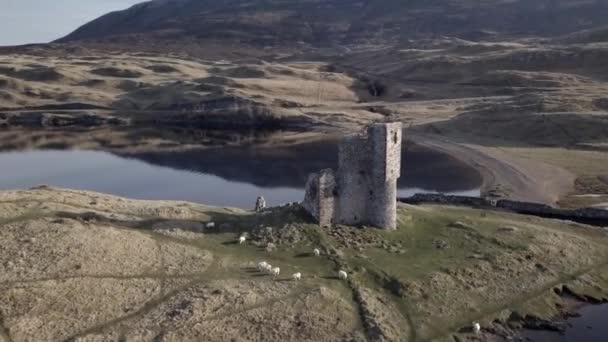 Снимки Разрушения Замка Ардврек Берегах Озера Лох Ассинт Сазерленде Шотландское — стоковое видео
