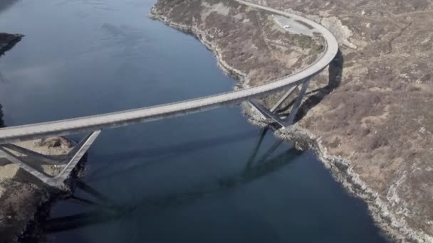 Luftaufnahmen Der Kylesku Brücke Einem Sonnigen Tag Sutherland Assynt Schottische — Stockvideo