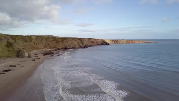 Güneşli Bir Günde Aberdeenshire Skoçya Cyrus Plajının Hava Görüntüleri — Stok video
