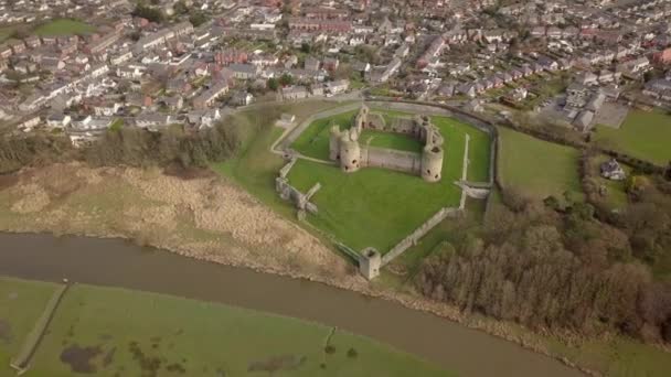 Flygbilder Rhuddlan Slott Och Rhuddlan Stad Solig Dag Denbighshire North — Stockvideo