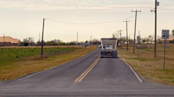 Camion Benne Basculante 4X4 Sheriffs Croisant Dans Des Directions Oppsite — Video