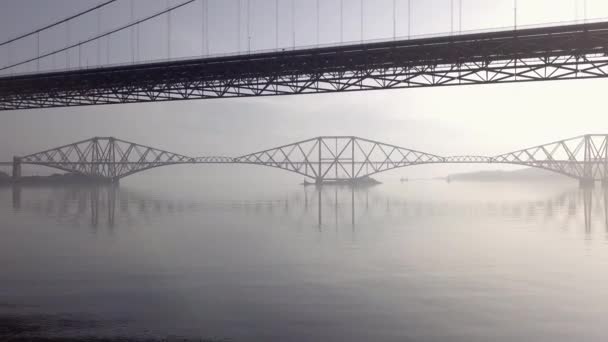스코틀랜드 웨스트 로디언의 있었던 Forth Road Bridge Forth Railway Bridge — 비디오
