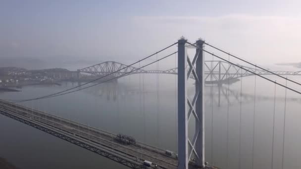 Légi Felvétel Régi Forth Road Hídról Forth Railway Híddal Háttérben — Stock videók