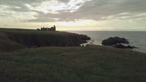 Flygfoto Över Slains Castle Ruin Vid Soluppgången Aberdeenshire Skottland — Stockvideo