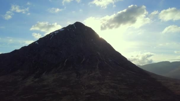 Sol Que Aparece Por Trás Buachaille Etive Mor Montanha Perto — Vídeo de Stock