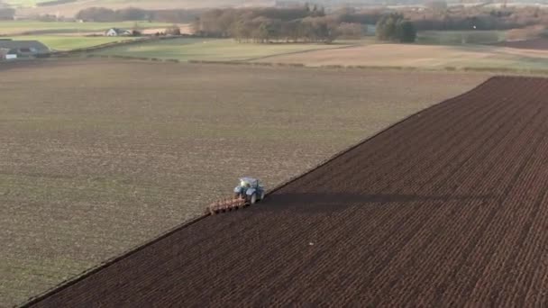 Aerial View Farm Tractor Ploughing Field Aberdeenshire Sunny Day Scotland — Stock Video