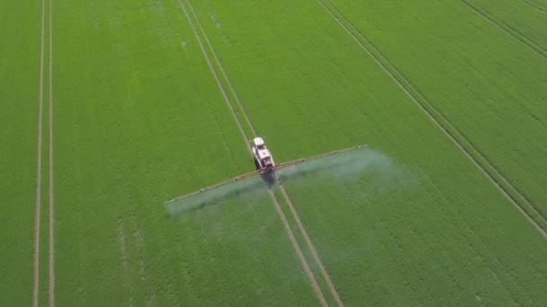 Luchtfoto Van Een Landbouwer Die Gewassen Sproeit Een Veld Aberdeenshire — Stockvideo