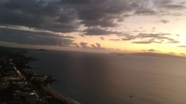 Vista Aereale Fondo Drone Del Surf Largo Della Costa Kihei — Video Stock