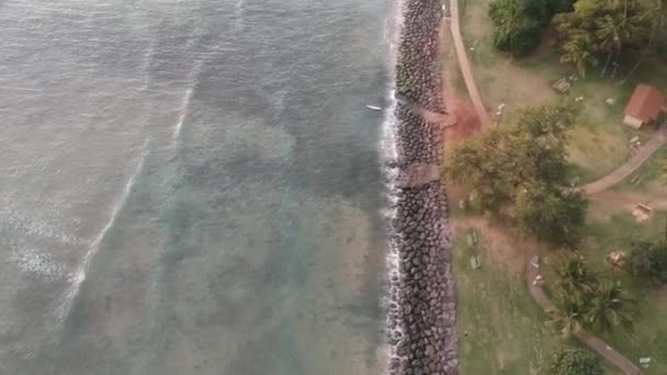 Aerial Drone Footage Τησ Surf Τησ Ανατολησ Στο Kihei Maui — Αρχείο Βίντεο