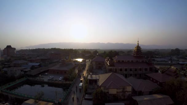 Myanmar Inle Lago Pueblo Tiempo Lapso Puesta Sol — Vídeo de stock