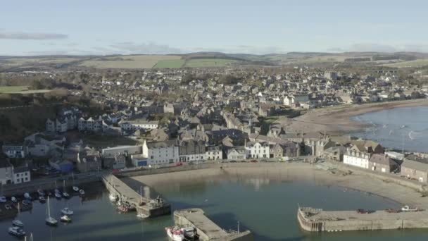 Una Vista Aérea Ciudad Stonehaven Puerto Día Soleado Aberdeenshire Escocia — Vídeo de stock