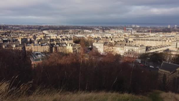 Edinburgh Skyline View Calton Hill Panning Left Right Leith Walk — Vídeo de Stock