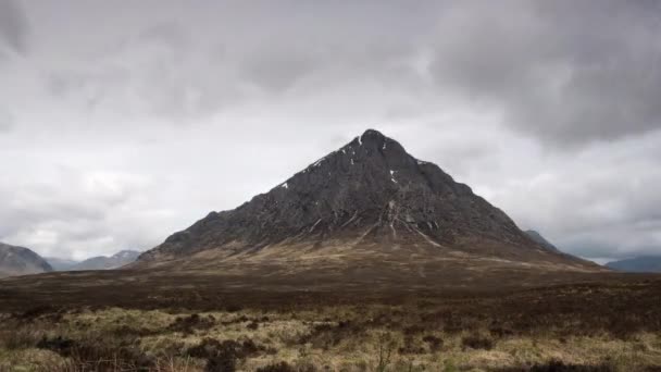Timelapse Buachaille Etive Mor Montagne Avec Des Nuages Passant Bas — Video