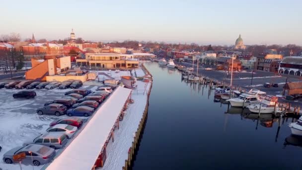 Medium Antenn Skott Snötäckta Historiska Annapolis Och Ego Alley Med — Stockvideo